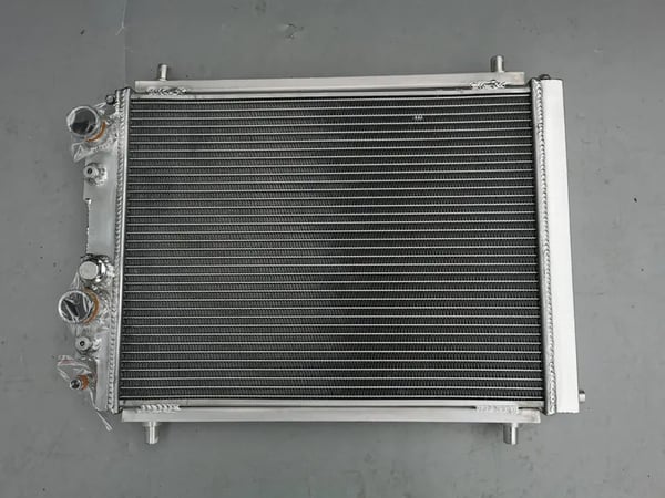Aluminiumkøler og blæser til Lancia Delta, 2-rækkers design, optimeret køleydelse, nem installation