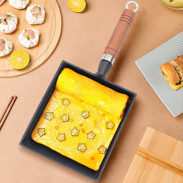 Omeletpande, Gussejernsmateriale, 18,5 x 15,5 cm Dimensioner, Induktions- og Gaskompatibilitet, Non-Stick Overflade, Træhåndtag