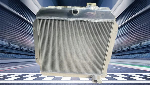 Radiator, Aluminium, Kerne Størrelse 540mm x 475mm, Samlet Størrelse 665mm x 610mm, Indløbsdiameter 38mm, Udløbsdiameter 45mm