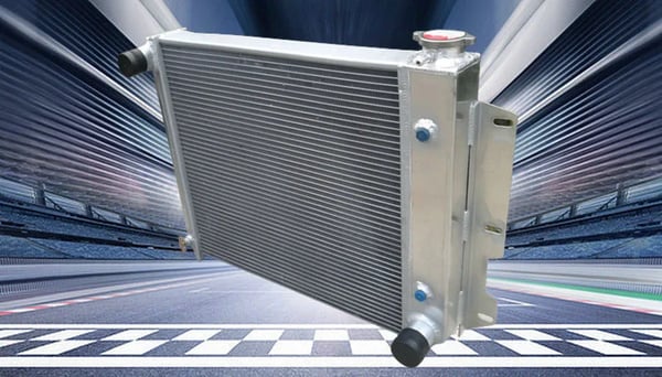 Aluminium Radiator, Samlet størrelse 18" H x 26" B x 3" T, Øverste indløb 1-1/2", Nedre udløb 1-3/4", 3 rækker