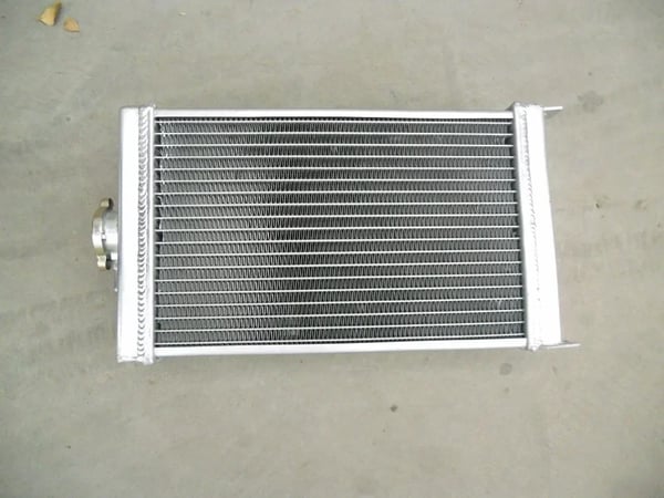 Aluminiumkøler, samlede dimensioner 410mm x 210mm x 100mm, kernestørrelse 300mm x 200mm x 62mm, kompatibilitet til shifter karts