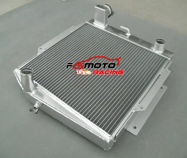 Aluminium Radiator, Kerne Dimensioner 14-1/8" Høj x 15-1/2" Bred x 2-1/4" Tykk, Samlede Dimensioner 19-3/4" Høj x 18-1/2" Bred x 2-1/2" Tank Tykkelse