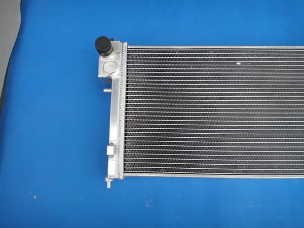 Heavy Duty radiator, aluminium materiale, forbedret kølekapacitet, 711mm x 432.5mm x 128mm, indløb størrelse 32mm, to-række design