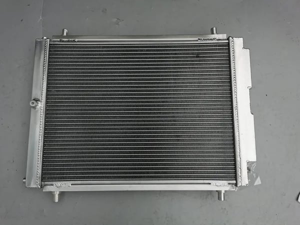 Aluminiumkøler og blæser til Lancia Delta, 2-rækkers design, optimeret køleydelse, nem installation