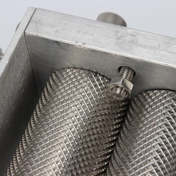 Manuel kornmølle, holdbart aluminium, justerbar rullemekanisme,Sølv