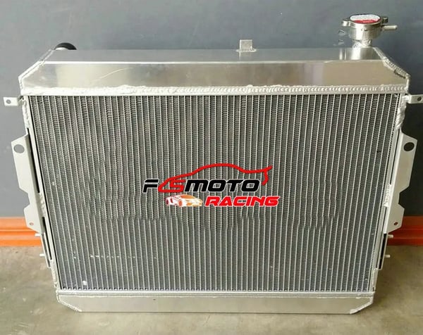 Aluminiumkøler, kerne størrelse 608mm x 400mm x 62mm, samlet størrelse 682mm x 515mm x 90mm, indgang/udgang 38mm, 3 række konfiguration