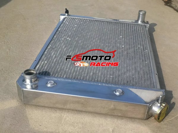 Radiator, Aluminium, Kerne Dimensioner 17" x 20 3/4" x 2 1/2", Samlede Dimensioner 19" x 27" x 2 3/4", Øverste Slange 1 1/2", Nederste Slange 1 3/4"