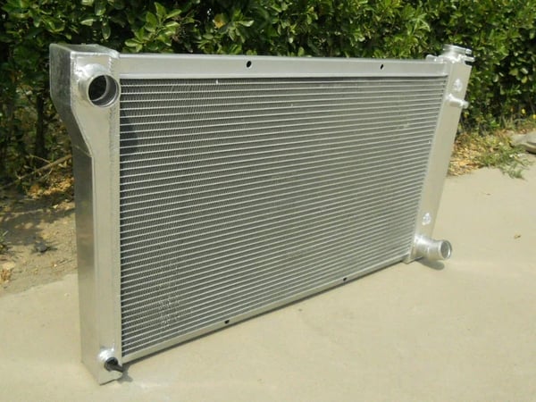 Radiator, legeringsaluminium, frontplacering, kompatibel med Chevy C/K/S/T-serien, modeller 1967-1972, understøtter V8- og I6-motorer