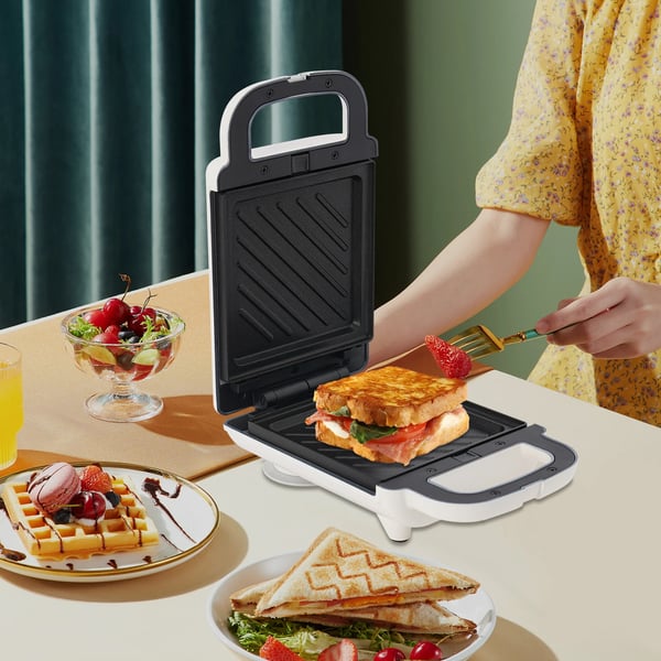 Elektrisk Sandwich Maker, 650W Effekt, 220-240V Spænding, Dimensioner 24cm x 15cm x 9.5cm, Non-Stick Belægning, Bagetid 3-5 Minutter