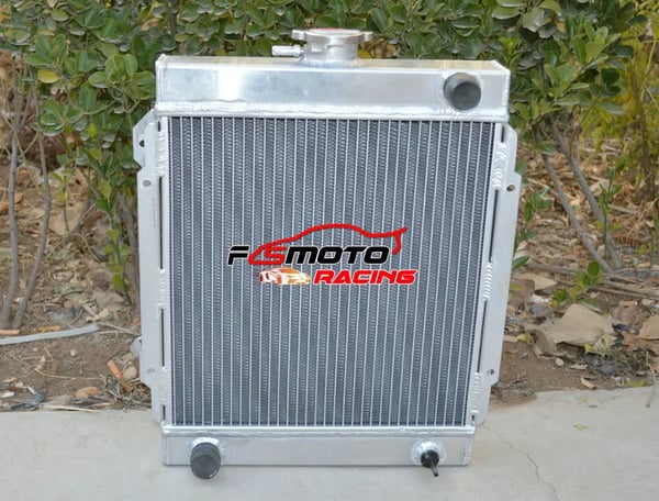 Aluminium Radiator, Kerne Størrelse 330mm x 330mm x 56mm, Samlet Størrelse 380mm x 440mm x 780mm, Indløb/Udløb 28mm/28mm, 3 Række Design