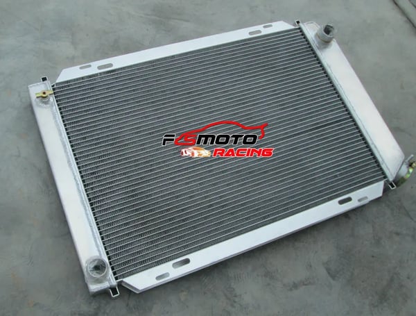 Aluminium Radiator, Kerne Dimensioner 18"x24.5"x2", Samlede Dimensioner 19.25"x29.25", Øvre Indløbsstørrelse 1.25", Nedre Udløbsstørrelse 1.5"