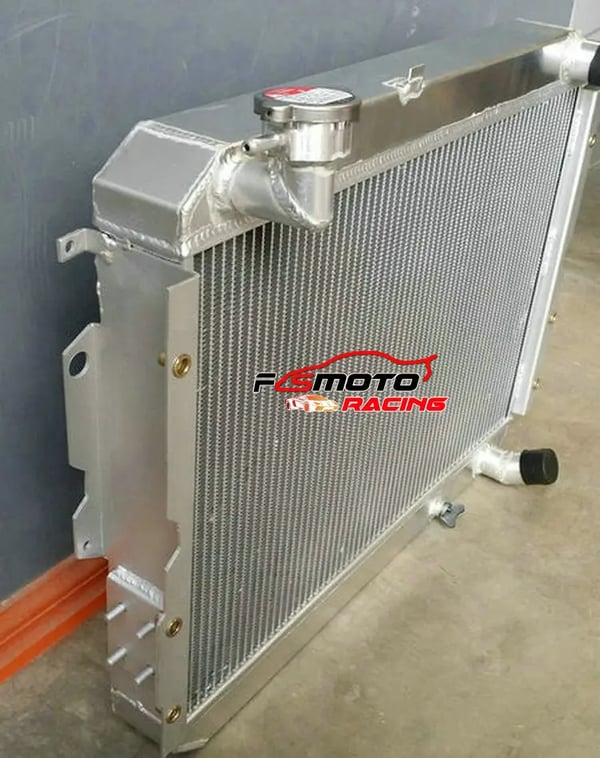 Aluminiumkøler, kerne størrelse 608mm x 400mm x 62mm, samlet størrelse 682mm x 515mm x 90mm, indgang/udgang 38mm, 3 række konfiguration
