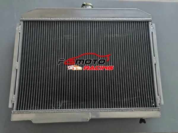 Aluminiumkøler til AMC V8-modeller, holdbar konstruktion, inkluderer transmissionskøler, perfekt pasform til flere modeller.