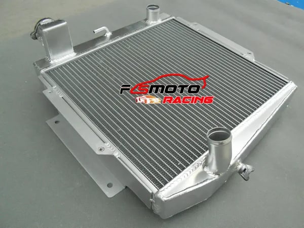Aluminium Radiator, Kerne Dimensioner 14-1/8" Høj x 15-1/2" Bred x 2-1/4" Tykk, Samlede Dimensioner 19-3/4" Høj x 18-1/2" Bred x 2-1/2" Tank Tykkelse