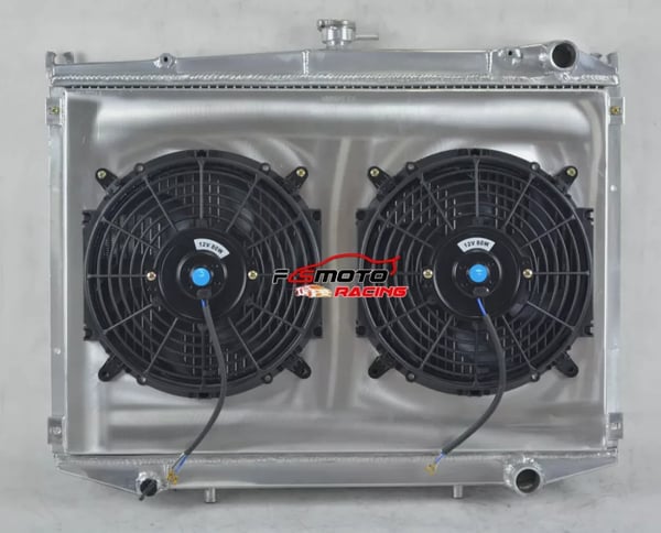 Radiator, Aluminium Materiale, Tilpasset Kerne Størrelse, Kompatibel med Nissan D21, Passer til L4 V6 Motorer, Inkluderer Skærm og Ventilatorer