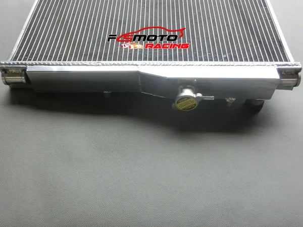 Intercooler radiator, aluminium materiale, letvægtsdesign, 585mm x 420mm x 60mm, 32mm indløb, forbedret køleeffektivitet