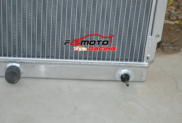 Aluminium Radiator, Kerne Størrelse 330mm x 330mm x 56mm, Samlet Størrelse 380mm x 440mm x 780mm, Indløb/Udløb 28mm/28mm, 3 Række Design