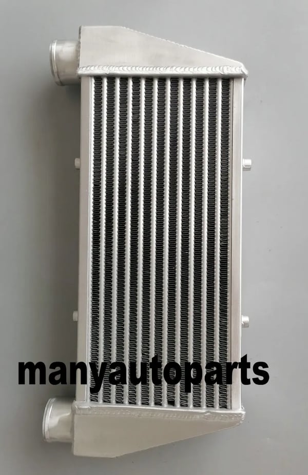 Intercooler, Aluminium Material, 23,5" x 11" x 2,75" Dimensioner, 2,5 kg Vægt, Turboopladet Køretøjs Kompatibilitet, Optimeret Luftstrømsydelse