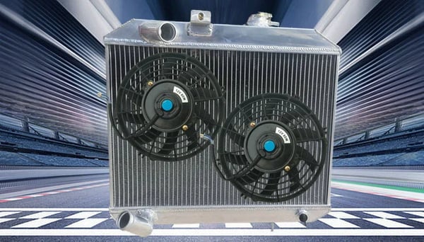 Radiator og Blæser, Kerne Størrelse 495mm x 350mm x 52mm, Samlet Størrelse 505mm x 445mm x 70mm, Indløb/Udløb 38mm, 3 Rækker