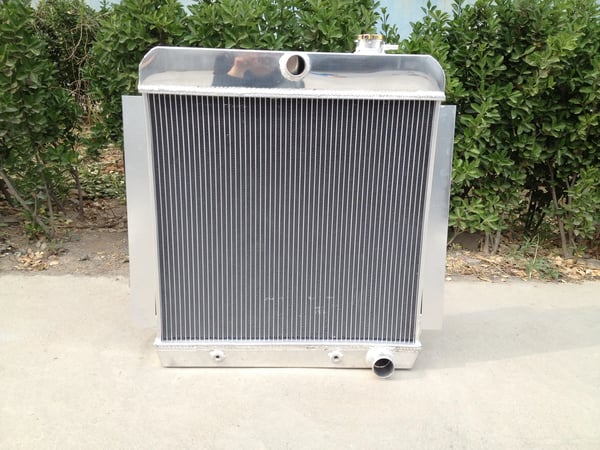 Radiator, Aluminium Material, 3 Rækker, Kompatibel med 1955-1959 Chevy/GMC Lastbiler, Forbedret Køleeffektivitet, Direkte Montering
