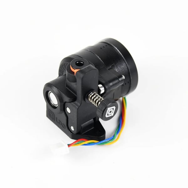 Ekstruder, 11 mm geardiameter, 135 gram vægt, op til 10000 mm/s² acceleration, 120 mm/s retraktionshastighed, kompatibilitet med Voron 2.4