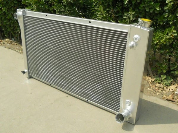 Radiator, legeringsaluminium, frontplacering, kompatibel med Chevy C/K/S/T-serien, modeller 1967-1972, understøtter V8- og I6-motorer