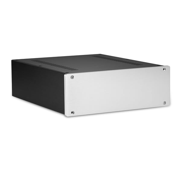 Förstärkarchassi, Aluminiumlegering, Yttre mått 260x311x90 mm, Inre mått 240x297x84 mm, Nettovikt 2,5 kg, Tillbehörsset ingår