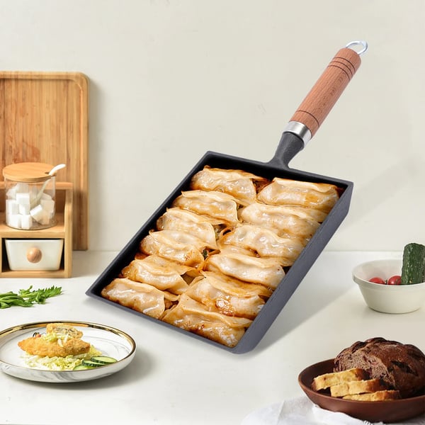 Omeletpande, Gussejernsmateriale, 18,5 x 15,5 cm Dimensioner, Induktions- og Gaskompatibilitet, Non-Stick Overflade, Træhåndtag