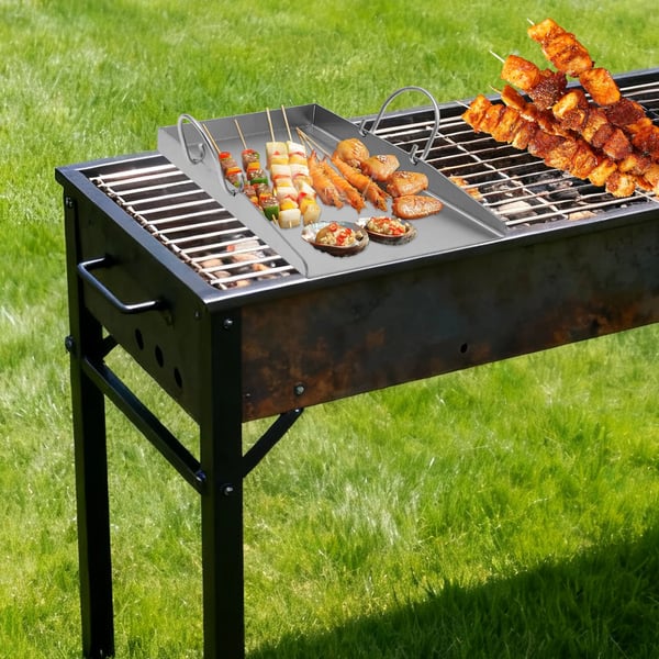 BBQ Grillplade, Rustfrit Stål Materiale, 4mm Tykkelse, Passer til Populære Grillmodeller, Rummelig Madlavningsflade, Inkluderer 2 Spatler
