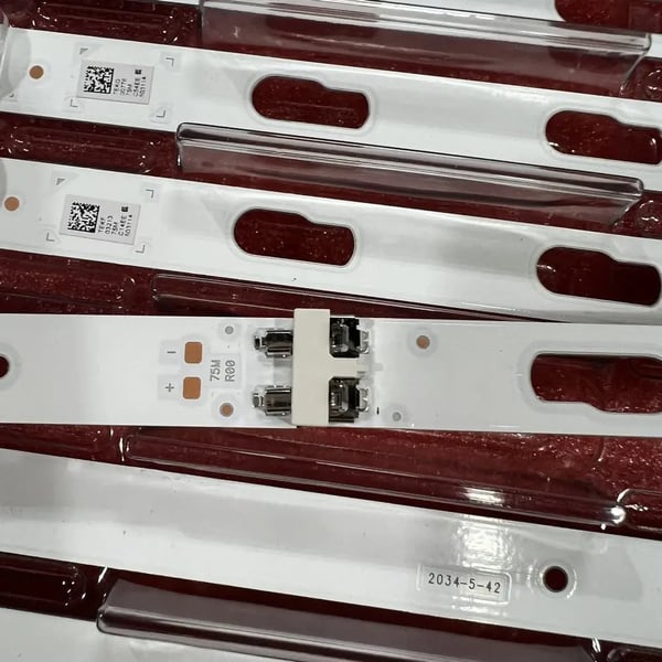 LED Baggrundsbelysningsstrimmel, Længde: 1530 mm, Kompatibilitet: UE75TU8000U UN75TU7000F UN75TU8000F UN75TU8200F
