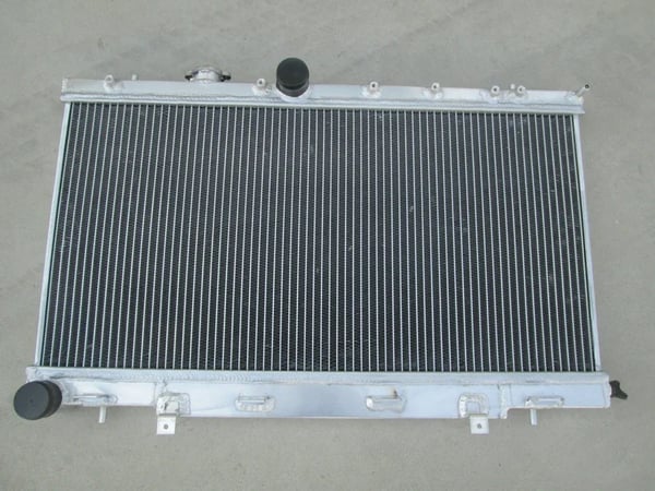 Radiator, legering aluminium, frontplacering, forbedret køleeffektivitet