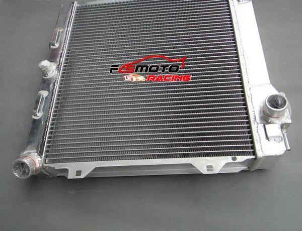 Aluminiumkøler, kerne størrelse 372mm x 428mm x 52mm, samlet størrelse 505mm x 501mm x 100mm, indgang/udgang 35mm/35mm, motor kompatibilitet 2.3L I4