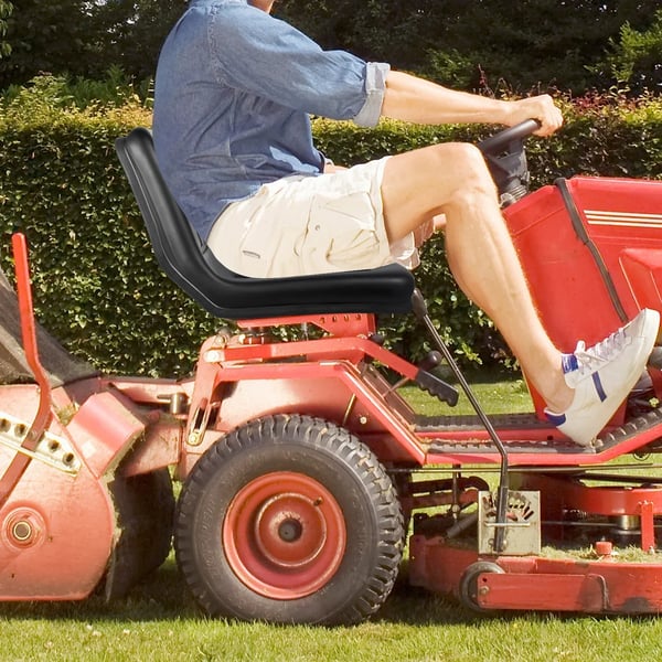 Traktorin istuin, vedenpitävä materiaali, ergonominen muotoilu,musta