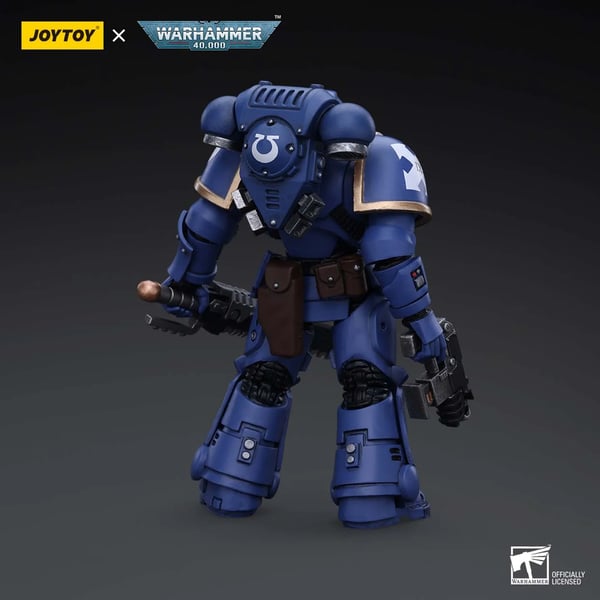 Modelfigur, PVC-materiale, 1:18 skala, dimensioner cirka 14 cm, kompatibel med Warhammer 40K, anbefalet alder 14+