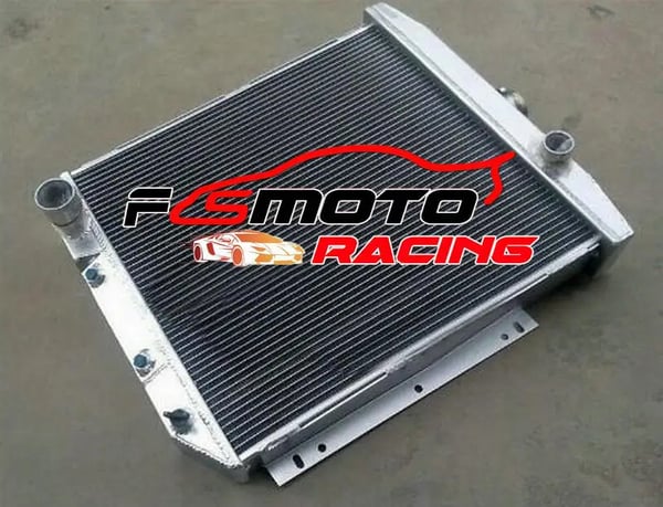 Aluminiumkøler til Ford-modeller, kerne størrelse 18 1/2" x 18 3/4" x 2 1/4", dimensioner 25 1/8" høj x 22 5/8" bred, indløbsslange 1 1/2"