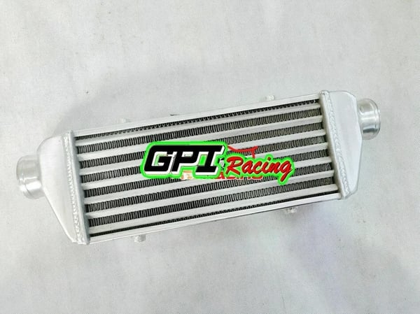 Turbo Intercooler, 13" x 5.5" x 2", 2.25" Indgang, 2.25" Udgange, Universel Kompatibilitet, Alt Aluminium