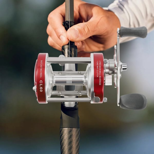 Baitcasting hjul, præcise messing gear, 30 lbs dragkraft, 0,33 kg vægt, højrehånds indtagning, havfiskeri kompatibilitet