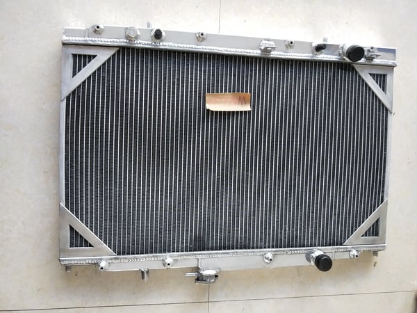 Radiator, Aluminiumkonstruktion, Passer til Minivan 1999-2004,hær grøn