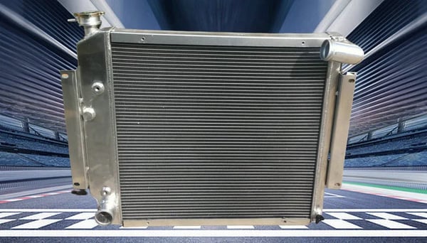 Aluminiumkøler med blæser, passer til International Harvester Scout II 5.0L 5.6L, holdbar aluminiumskonstruktion