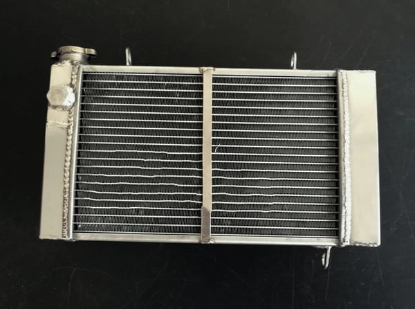 Aluminiumkøler, Forbedret Køleydelse, TIG-svejset Konstruktion, Kompatibilitet med Yamaha TZ250 3YL1 1991 og 4DP 1992-1995