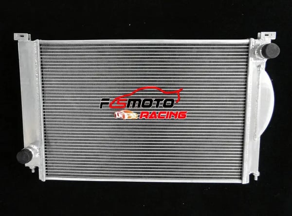 Aluminiumkøler til Audi S4 B6/B7, 3-rækket design, kerne størrelse 635mm x 448mm, indgang/udgang 38mm