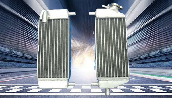 Radiator, Aluminiumlegering, Dimensioner kompatible med 2003-2004 modeller, Designet til Kawasaki KX 250, Forbedret køleeffektivitet, Nem installation