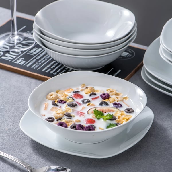 Porcelænsservice, Middags tallerken 9,75 tommer, Suppetallerken 8,5 tommer, Desserttallerken 7,5 tommer, Skål 6,7 tommer, Service til 6