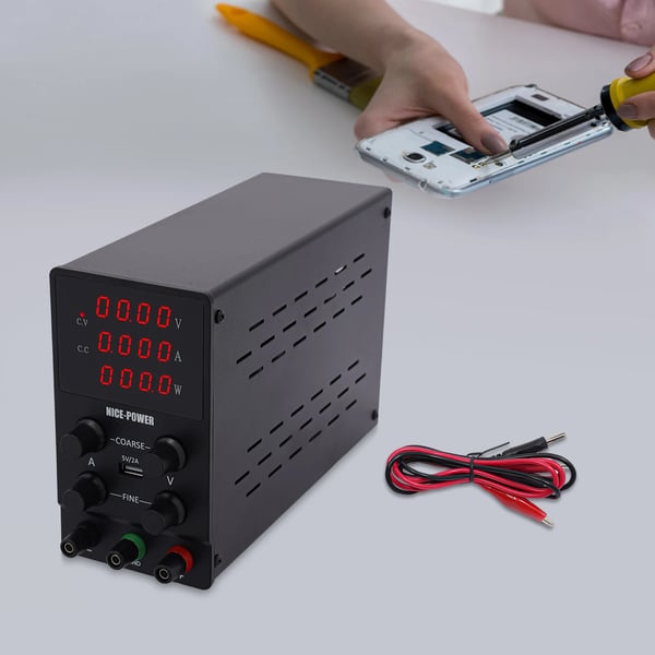 Virtalähde, säädelty lähtö, digitaalinen LED-näyttö, musta