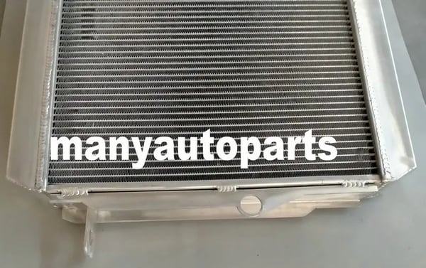 Alloy Radiator til Toyota Land Cruiser, Holdbar Aluminiumkonstruktion, Effektiv Køleydelse, Nem Installation