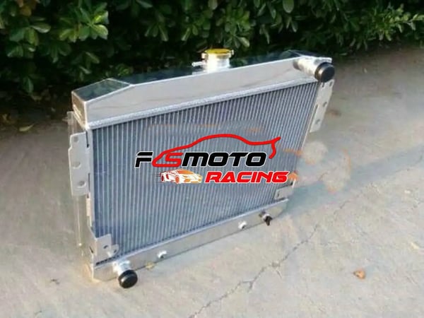 3ROW Aluminium Radiator, Robust Design, Øget Kølekapacitet, Perfekt Pasform til Ford Mustang II