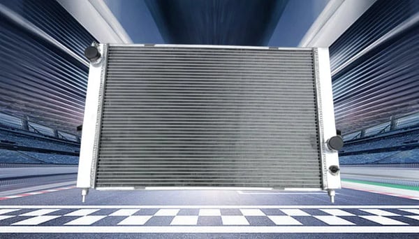 Radiator, Aluminiumkonstruktion, 650 mm × 438 mm × 40 mm, Kompatibilitet til Land Rover Discovery II V8 4.0L & 4.6L, Øverste/Nederste udgang 35 mm