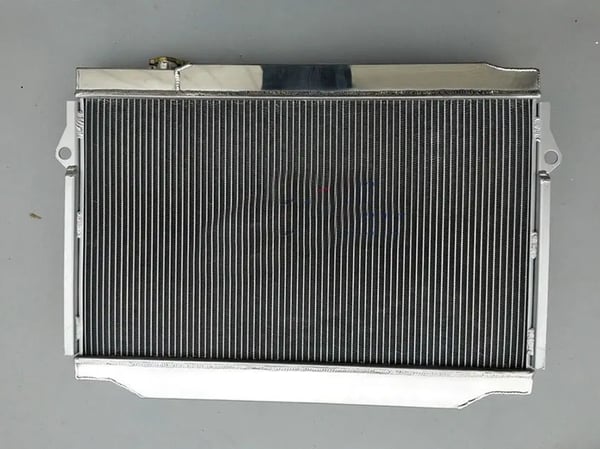 Radiator, Aluminium, Kerne Størrelse 16 3/4" x 28 5/8", Samlet Størrelse 22 3/8" x 31 3/4", Kompatibilitet Luksus SUV 96-97, Off-Road Køretøj 93-97