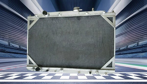Radiator, Aluminium, Kerne Størrelse 30,2" x 17,7" x 1", Kompatibilitet 1999-2004 Minivan 3,5 V6, Slanger Placeringer Tjek Påkrævet, Kappe Inkluderet