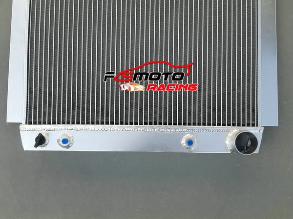 Aluminium Radiator, Kerne Størrelse 20 x 19 x 2,2 tommer, Samlet Størrelse 22,8 x 25,4 x 4,9 tommer, Øverste Indløb 1-1/2 tomme